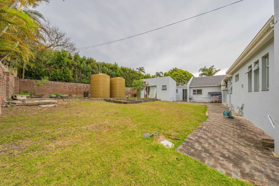 5 Bedroom Property for Sale in Beacon Bay Eastern Cape